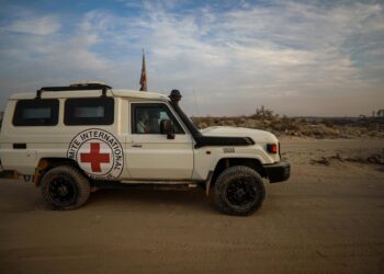 Un vehículo del Comité Internacional de la Cruz Roja (CICR) en la ciudad de Gaza, en el norte de la Franja de Gaza (archivo)Europa Press/Contacto/Omar Ashtawy