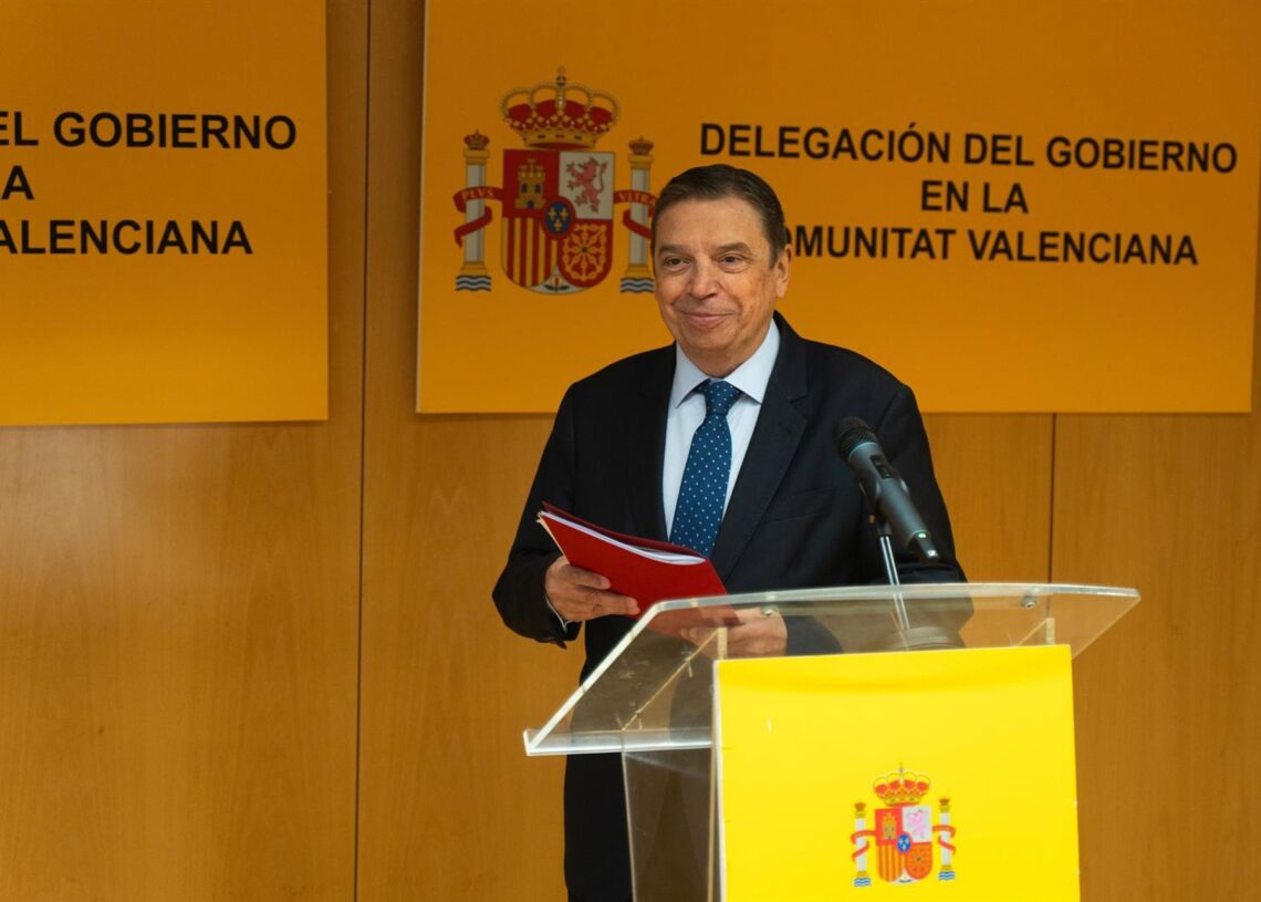 El ministro de Agricultura, Pesca y Alimentación, Luis Planas, valora la labor de Mercasa durante la dana, en rueda de prensa en la sede de la Delegación del Gobierno en la Comunidad Valenciana, a 13 de noviembre de 2025, en ValenciaJorge Gil - Europa Press