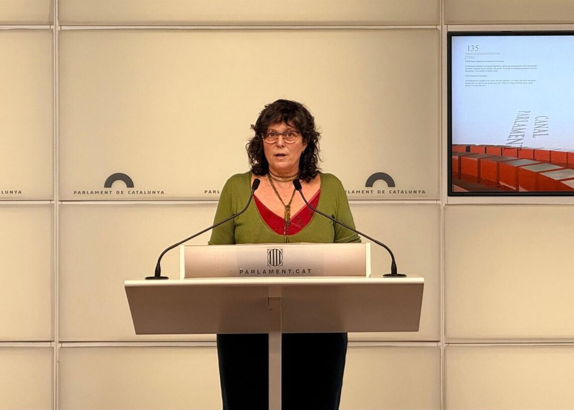 La diputada de la CUP en el Parlament, Pilar Castillejo, en una rueda de prensa desde la CámaraEUROPA PRESS