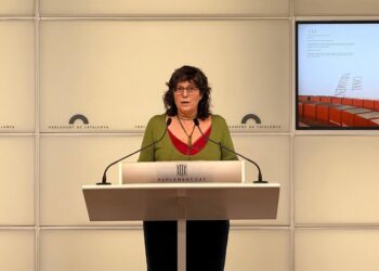 La diputada de la CUP en el Parlament, Pilar Castillejo, en una rueda de prensa desde la CámaraEUROPA PRESS