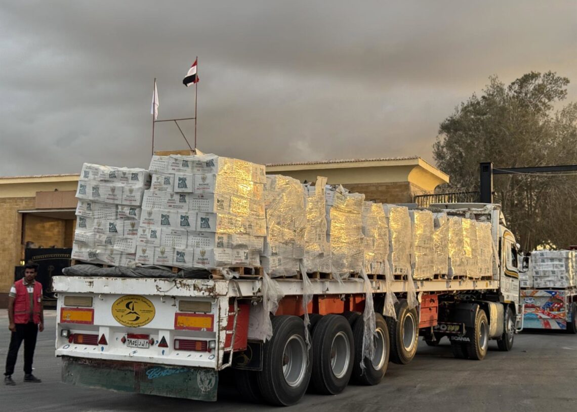 Archivo - Ayuda en el cruce fronterizo de Egipto para la Franja de GazaAli Mostafa / Xinhua News / ContactoPhoto