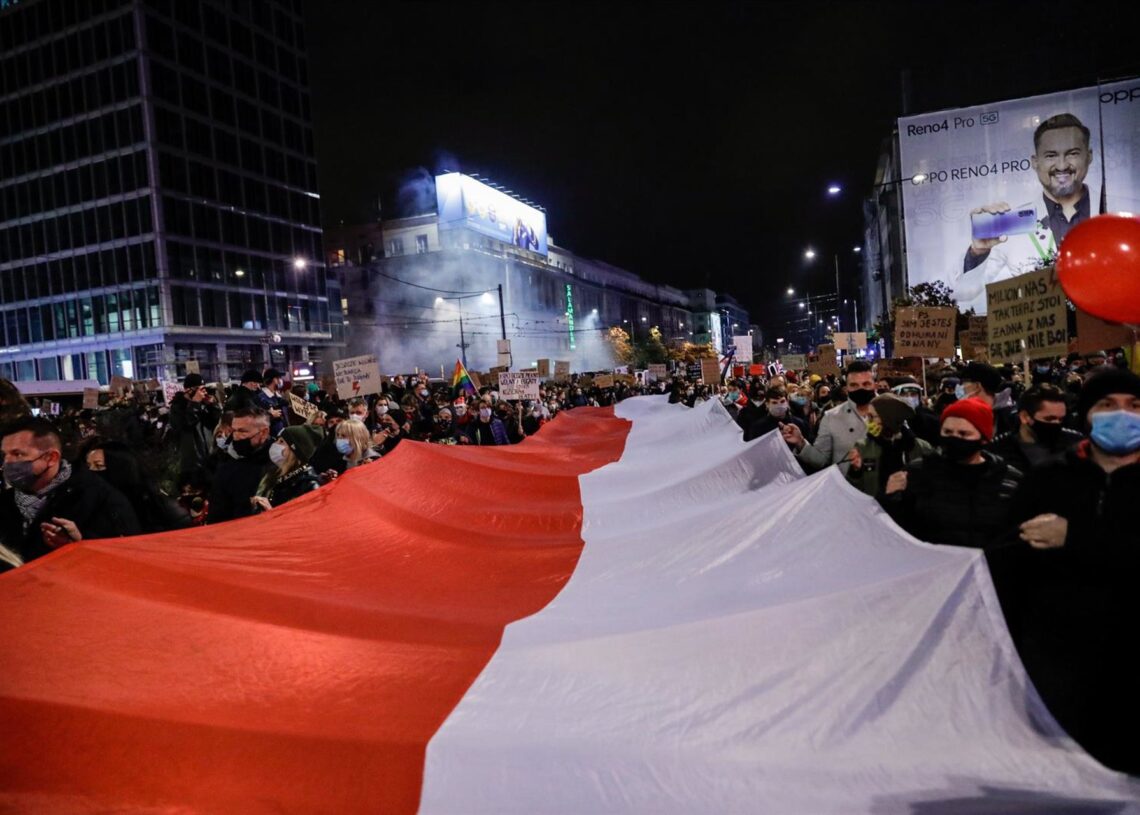 Archivo - Una protesta en octubre de 2020 por las restricciones al aborto en PoloniaGrzegorz Banaszak/ZUMA Wire/dpa - Archivo