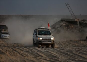 Un convoy de la CICR durante la búsqueda de rehenes israelíes en GazaEuropa Press/Contacto/Omar Ashtawy