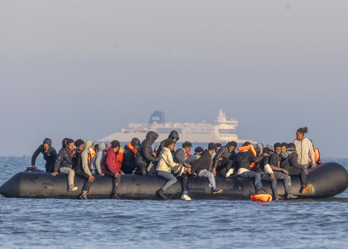 Archivo - Embarcación con migrantes a bordo frente a las costas de Gravelines, FranciaEuropa Press/Contacto/Marcin Nowak - Archivo