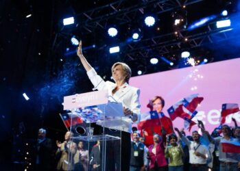 La candidata a la Presidencia de Chile por Unión Demócrata Independiente, Evelyn Matthei, en su acto de cierre de campañaEVELYN MATTHEI EN X