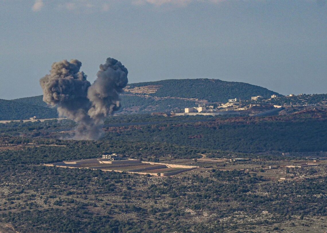 Archivo - Columna de humo en la frontera entre Líbano e Israel Europa Press/Contacto/Ayal Margolin/JINI - Archivo