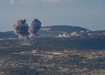 Archivo - Columna de humo en la frontera entre Líbano e Israel Europa Press/Contacto/Ayal Margolin/JINI - Archivo