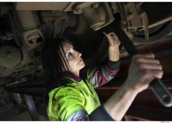 Archivo - Renfe impulsa un plan de jubilación para aumentar la presencia de mujeres y rejuvenecer la plantillaRENFE - Archivo