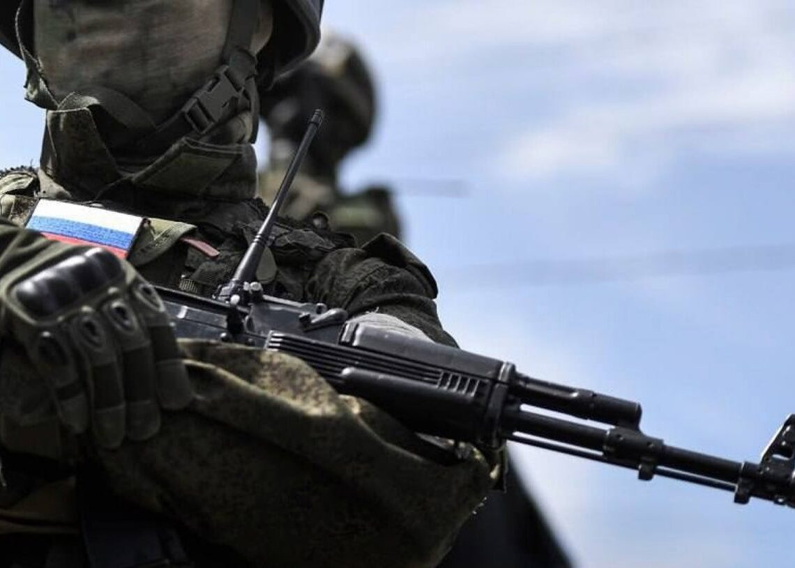 Archivo - Un militar ruso en Kursk (archivo)REGIÓN DE KURSK, RUSIA - Archivo