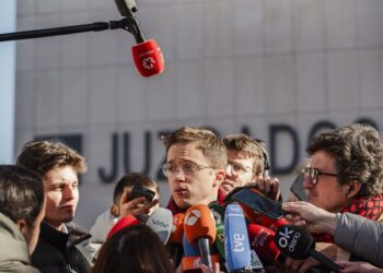 Archivo - El ex portavoz de Sumar en el Congreso Iñigo Errejón ofrece declaraciones a los medios tras declarar en los juzgados de Plaza de Castilla, a 16 de enero de 2025, en Madrid (España). Mateo Lanzuela - Europa Press - Archivo