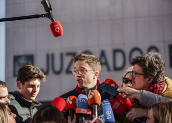 Archivo - El ex portavoz de Sumar en el Congreso Iñigo Errejón ofrece declaraciones a los medios tras declarar en los juzgados de Plaza de Castilla, a 16 de enero de 2025, en Madrid (España). Mateo Lanzuela - Europa Press - Archivo