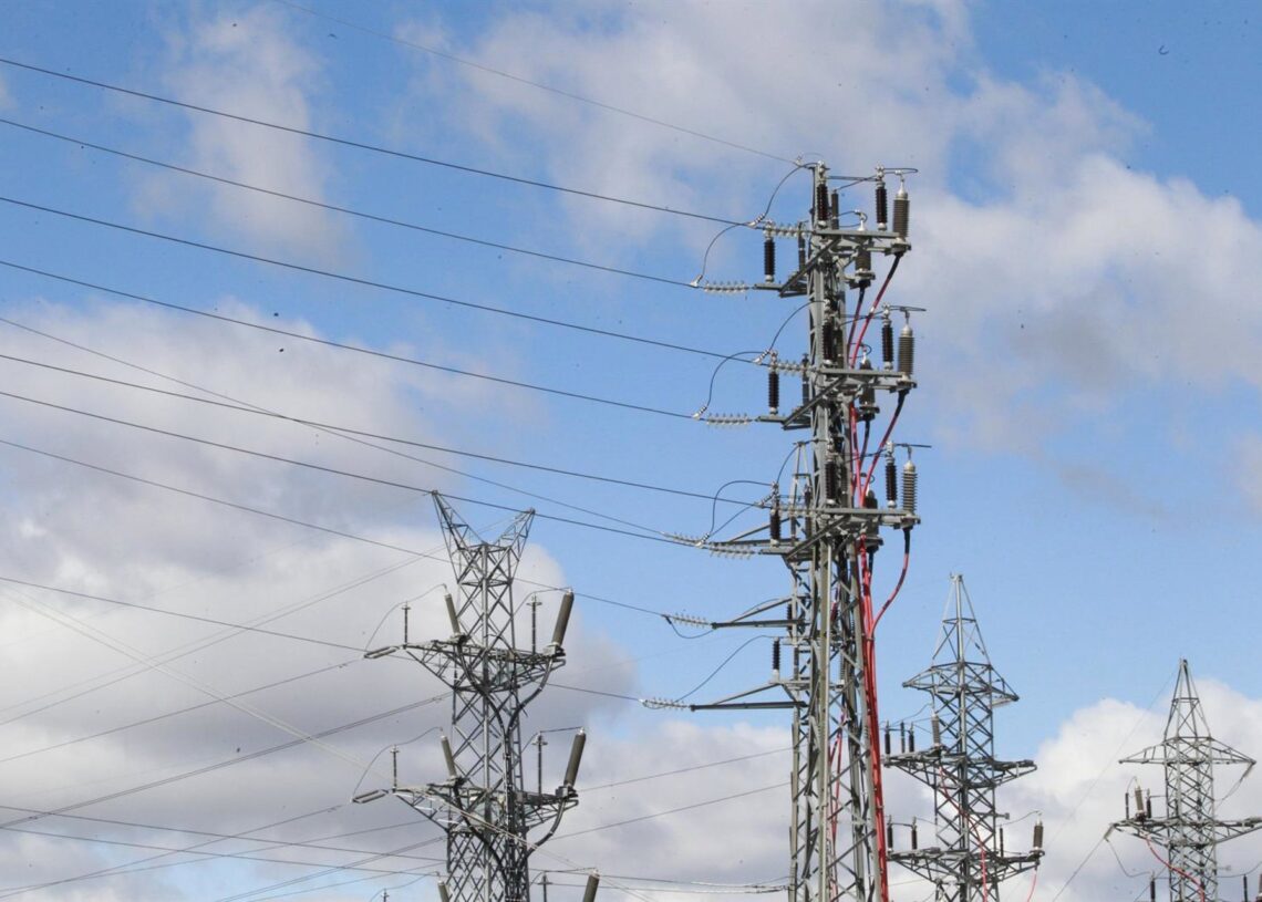 Archivo - Torres eléctricasEUROPA PRESS - Archivo