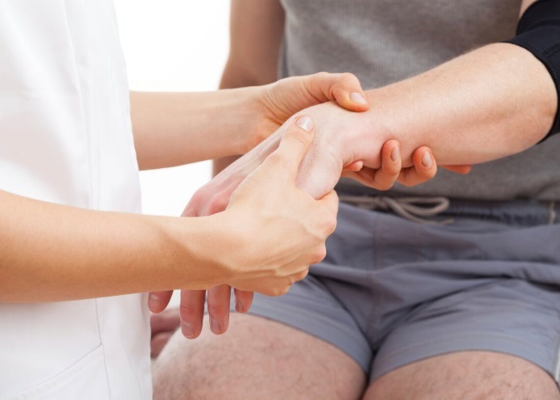 Archivo - Imagen de recurso de una persona con una enfermedad neuromuscular.KATARZYNABIALASIEWICZ - Archivo