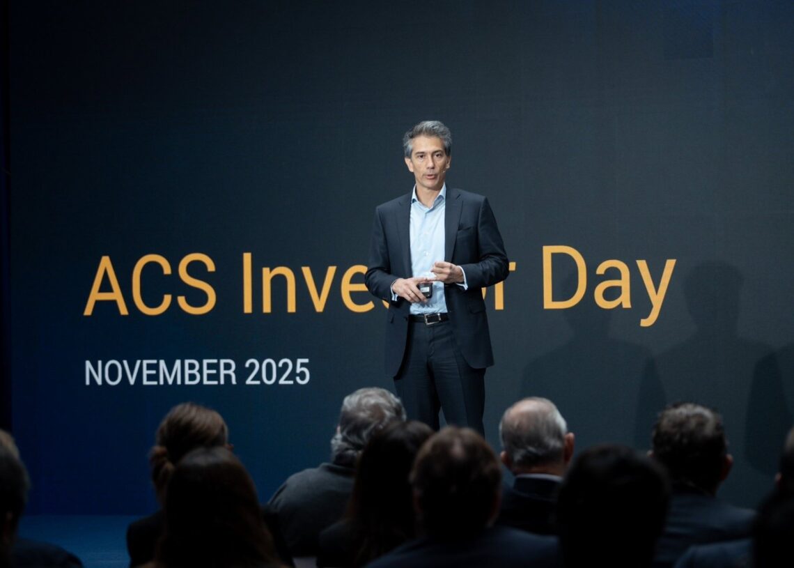 El consejero delegado de ACS, Juan Santamaría, durante el Investors Day de centros de datosACS