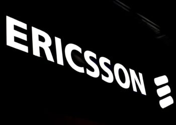 Archivo - FILED - 01 March 2022, Spain, Barcelona: The Ericsson logo shines in front of a pavilion during the Mobile World Congress trade fair. Photo: Matthias Oesterle/ZUMA Press Wire/dpaMatthias Oesterle/ZUMA Press Wir / DPA - Archivo
