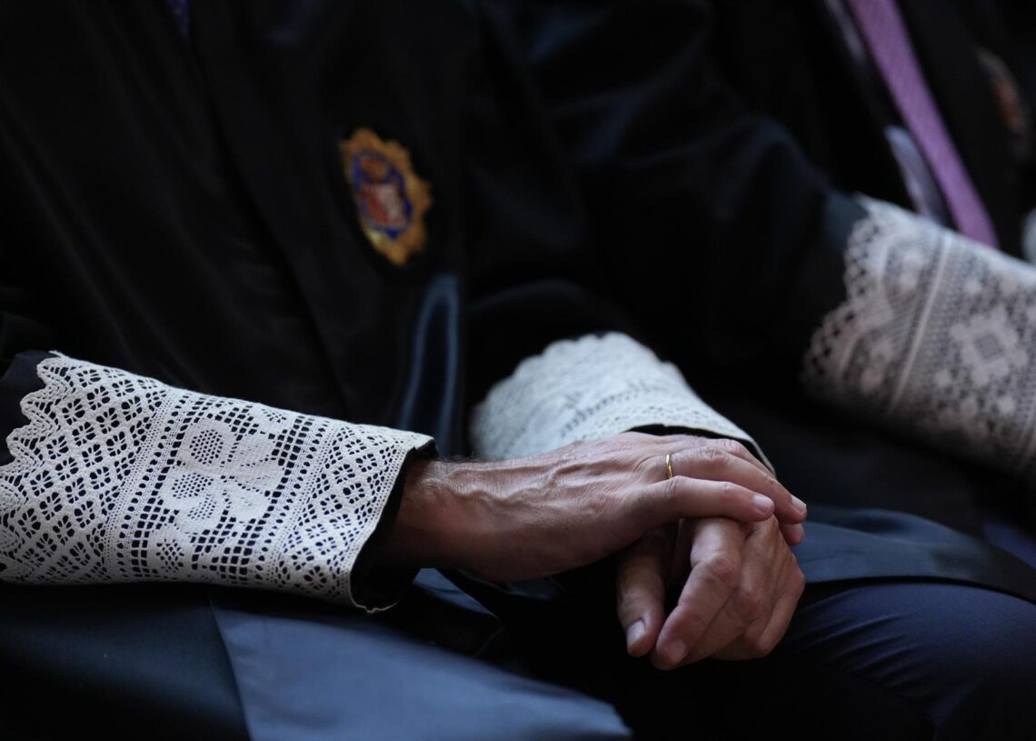 Archivo - Detalle de las Togas del atuendo de los jueces durante el acto de toma de posesión como decana del Ilustre Colegio de la Abogacía de Barcelona (ICAB), en el Salón de Actos del Palauet Casades, a 3 de julio de 2025, en Barcelona, Cataluña (EspañaDavid Zorrakino - Europa Press - Archivo