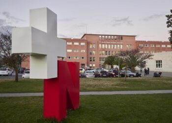 Archivo - Entrada del Hospital Universitario de Navarra.Eduardo Sanz - Europa Press - Archivo