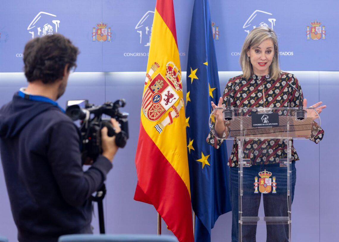 Archivo - La portavoz de Sumar en el Congreso, Verónica Martínez, durante una rueda de prensa, previa a la Junta de Portavoces, en el Congreso, a 14 de octubre de 2025, en Madrid (España).Eduardo Parra - Europa Press - Archivo