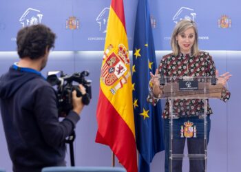 Archivo - La portavoz de Sumar en el Congreso, Verónica Martínez, durante una rueda de prensa, previa a la Junta de Portavoces, en el Congreso, a 14 de octubre de 2025, en Madrid (España).Eduardo Parra - Europa Press - Archivo