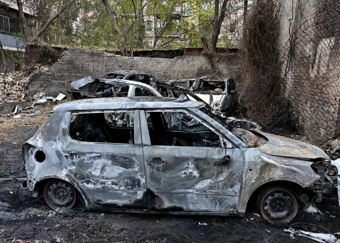 Coche calcinado a consecuencia de un ataque ruso en Kiev, UcraniaEuropa Press/Contacto/Aleksandr Gusev