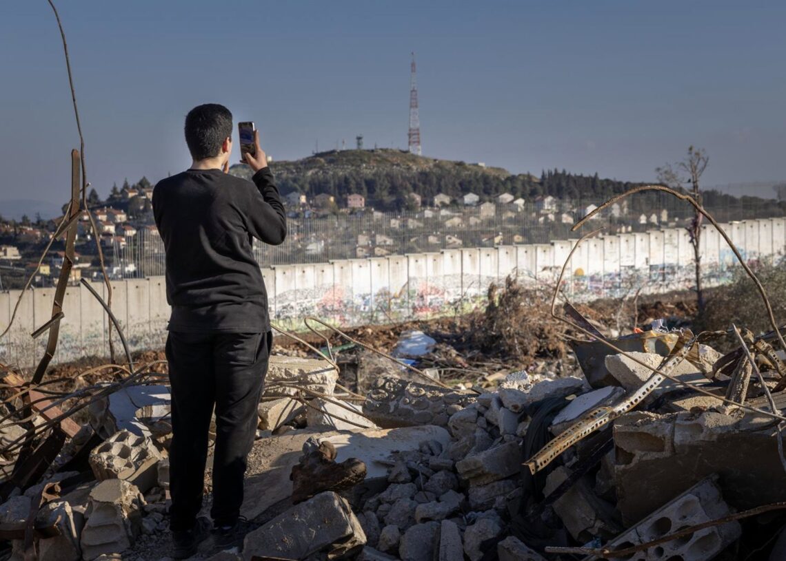 Archivo - Imagen de archivo de un muro de separación en la frontera de Líbano con IsraelEuropa Press/Contacto/Daniel Carde - Archivo