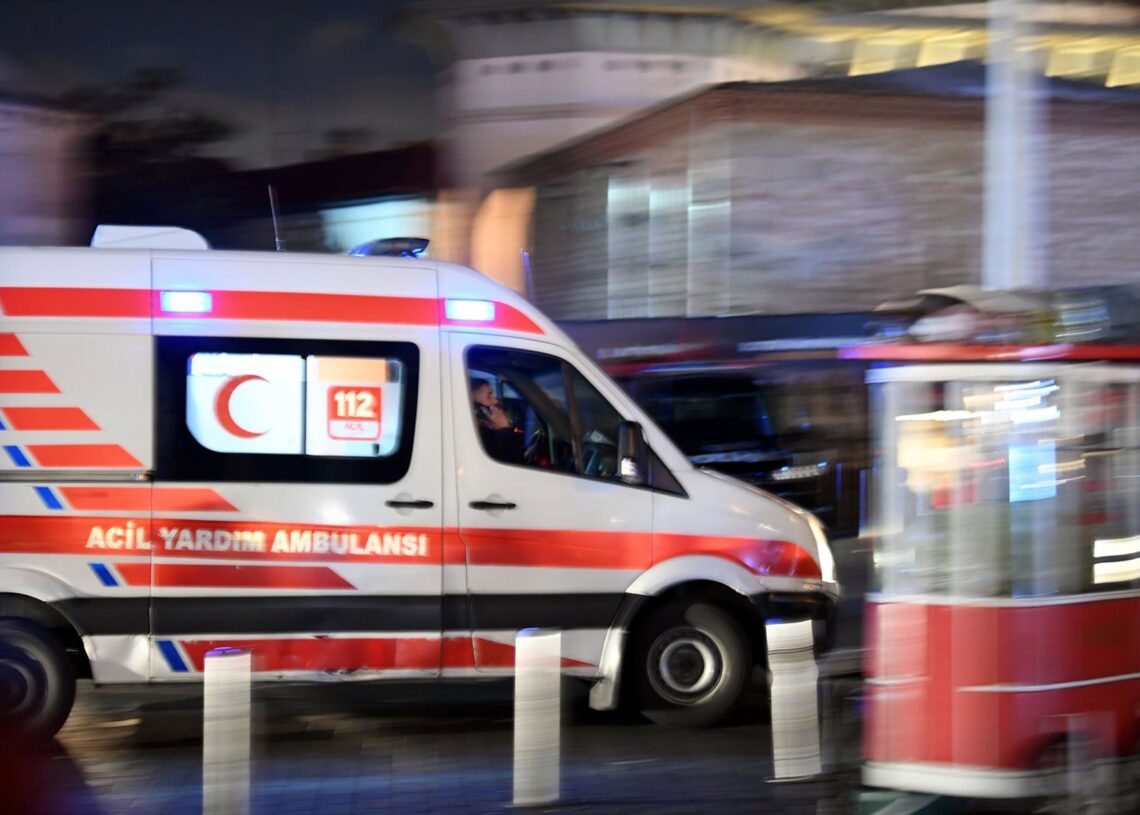 Archivo - Ambulancia en Estambul (archivo)Europa Press/Contacto/Shadati - Archivo