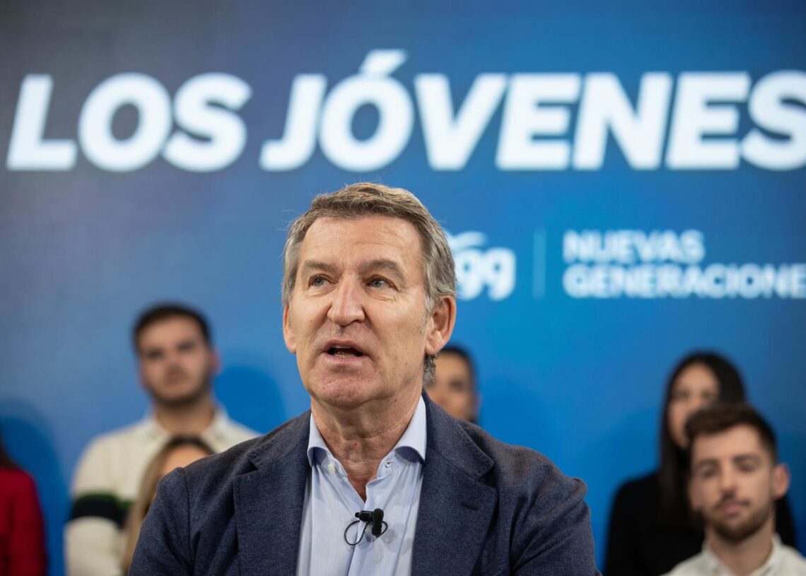 Archivo - El presidente del Partido Popular, Alberto Núñez Feijóo, interviene durante un encuentro con presidentes de Nuevas Generaciones, en The Garage, a 27 de octubre de 2024, en Madrid (España).Alejandro Martínez Vélez - Europa Press - Archivo