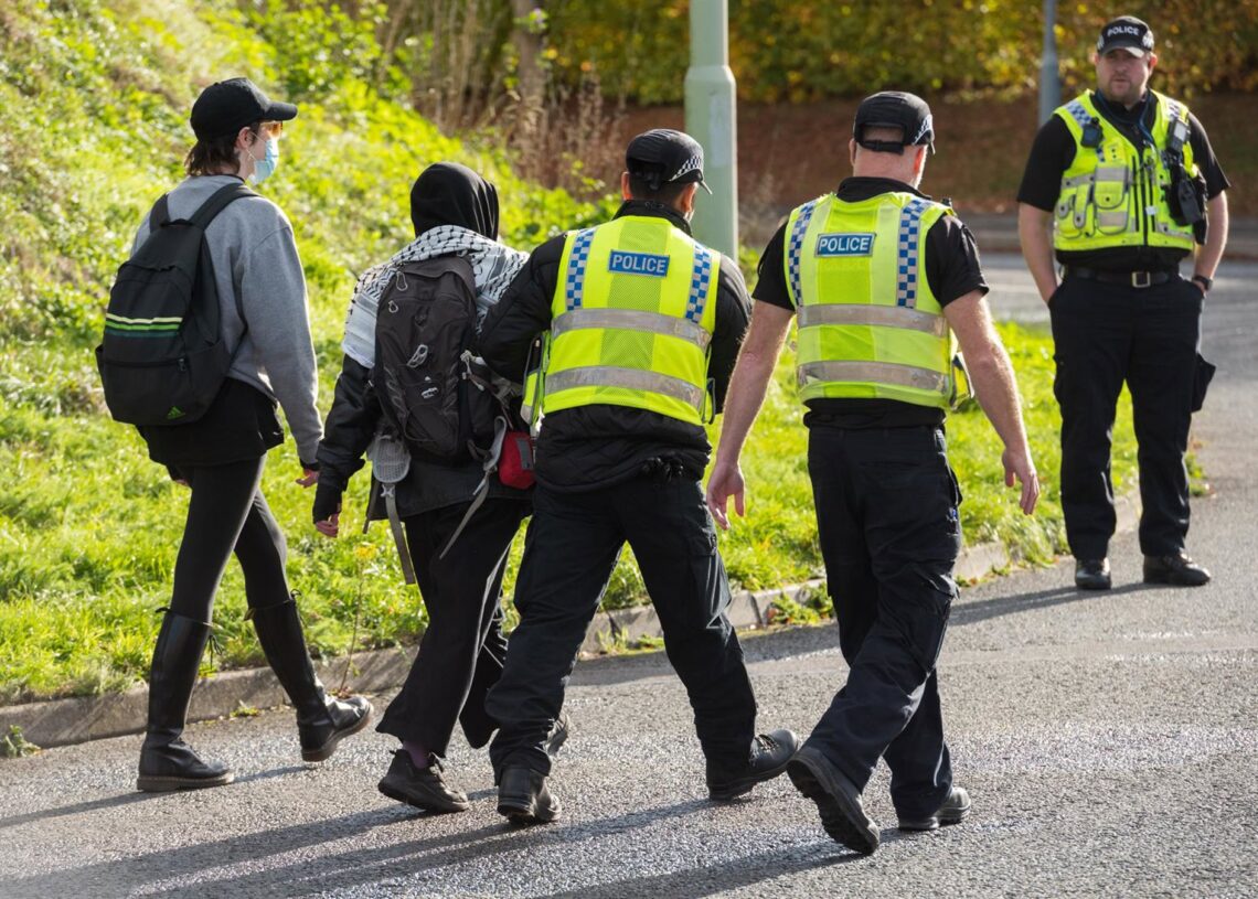 Policía detiene a manifestantes en Reino Unido (archivo).Europa Press/Contacto/Simon Chapman