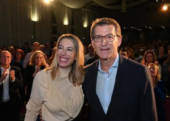 Archivo - El líder del Partido Popular, Alberto Núñez Feijóo, y la presidenta del PP de Extremadura, María Guardiola, participan en un acto público en Badajoz. Imagen de archivoAndrés Rodríguez - Europa Press - Archivo