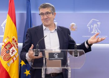 El portavoz del PSOE en el Congreso, Patxi López, durante una rueda de prensa en el Congreso.Eduardo Parra - Europa Press