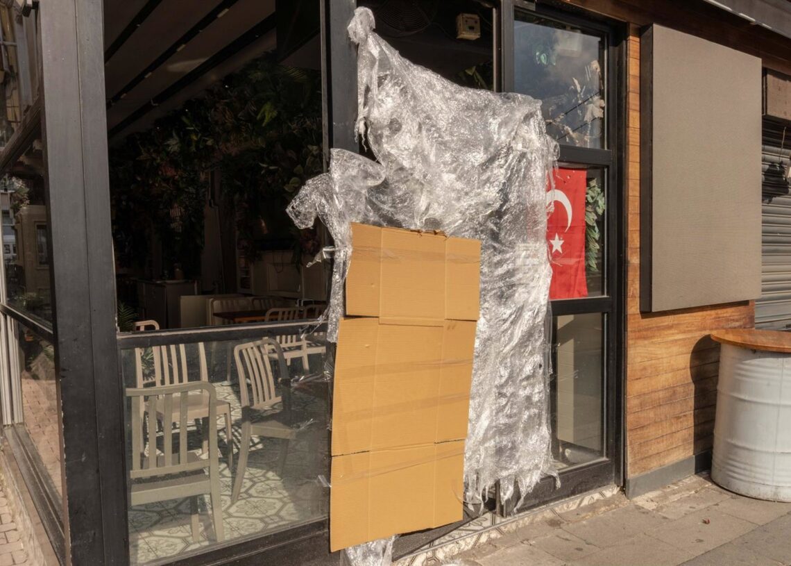 Puesto de comida callejera cerrado en Estambul tras la muerte de turista alemana y sus dos hijos por posible intoxicación alimentariaAhmed Deeb/dpa