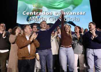 El presidente del PP, Alberto Núñez Feijóo, y la presidenta del PP de Extremadura, María Guardiola, participan en un acto público en LobónJorge Armestar - Europa Press