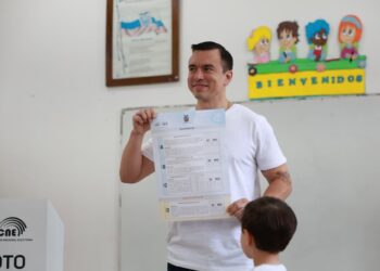 El presidente de Ecuador, Daniel Noboa, vota en el referéndum de 2025PRESIDENCIA DE ECUADOR