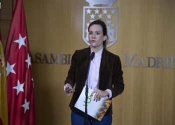 La portavoz de VOX en la Asamblea, Isabel Pérez Moñino, ofrece una rueda de prensa tras el pleno en la Asamblea de Madrid, a 23 de octubre de 2025, en Madrid (España). El pleno debate sobre la situación de la Universidad Madrileña y del transporte públicoJesús Hellín - Europa Press