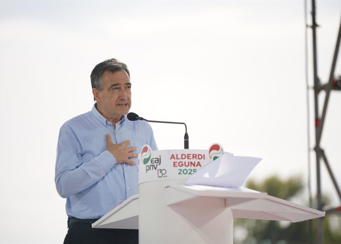 Archivo - El presidente del PNV, Aitor Esteban, interviene durante la celebración del 'Alderdi Eguna'Iñaki Berasaluce - Europa Press - Archivo