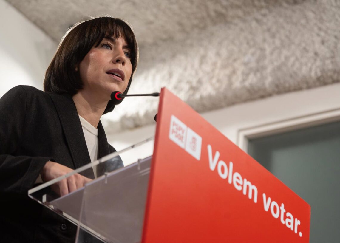 La ministra de Ciencia, Innovación y Universidades y secretaria general del PSPV-PSOE, Diana Morant, atiende a los medios de comunicación en la sede del PSPV-PSOE, a 8 de noviembre de 2025, en Valencia, Comunidad Valenciana (España). Morant rechaza las neJorge Gil - Europa Press