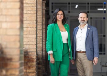 Archivo - La coportavoz del partido verde en Andalucía, Mar González, y el director general de Derechos de los Animales, José Ramón Becerra,VERDES EQUO - Archivo