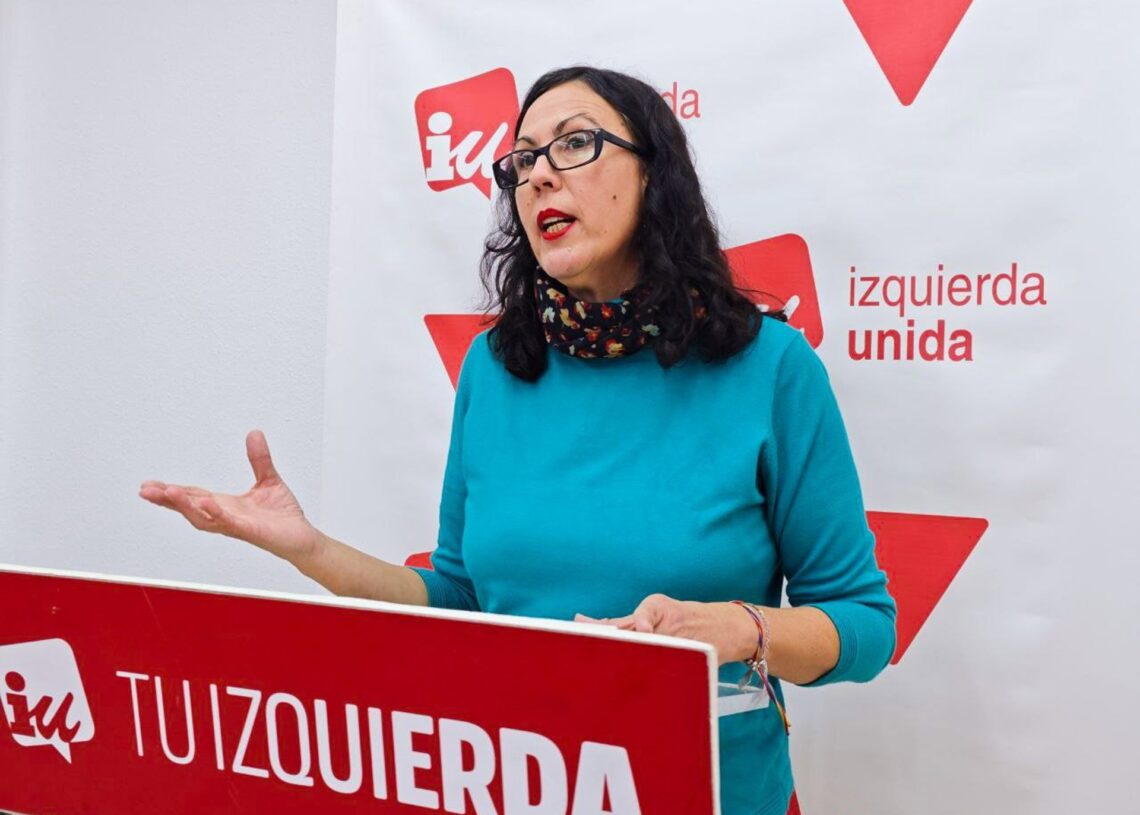 La secretaria de Organización de IU, Eva García Sempere, durante una rueda de prensa de la formación.IU
