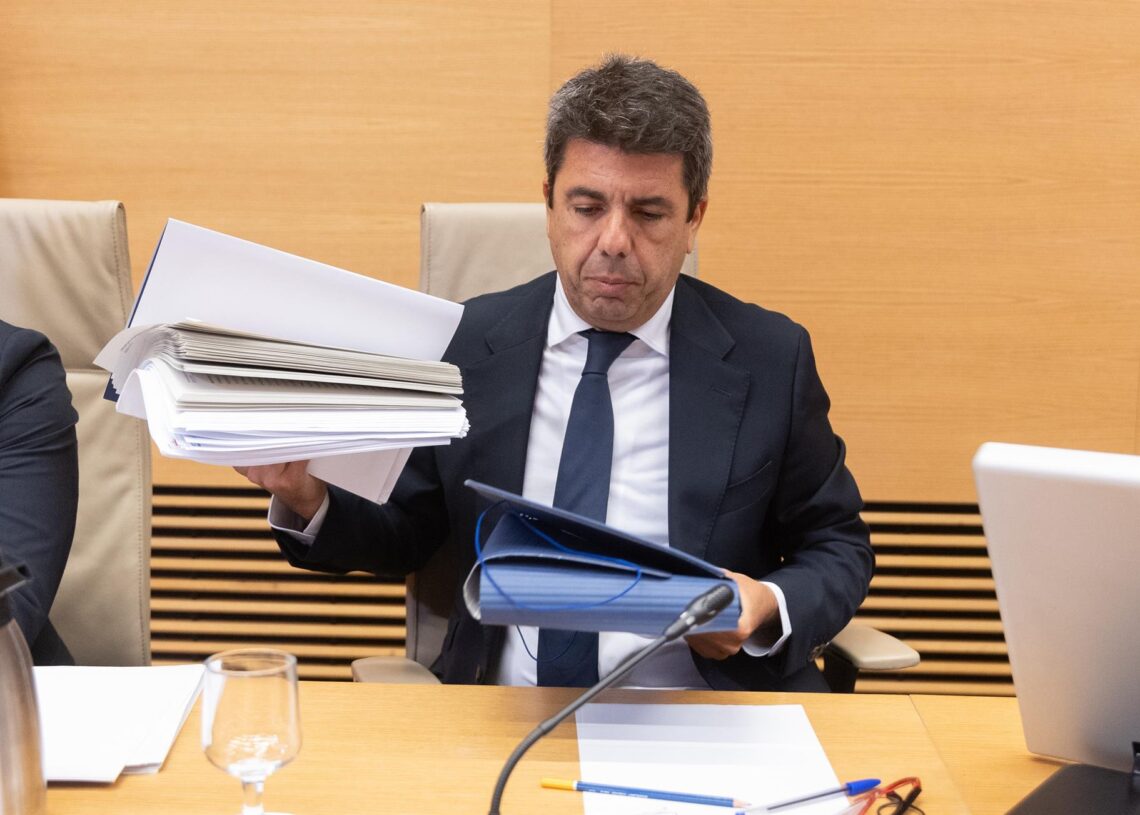 El presidente en funciones de la Generalitat valenciana, Carlos Mazón, comparece ante la comisión de la dana, en el Congreso de los Diputados, a 17 de noviembre de 2025, en Madrid (España). El 'popular' Carlos Mazón, abre hoy las comparecencias políticas Eduardo Parra - Europa Press