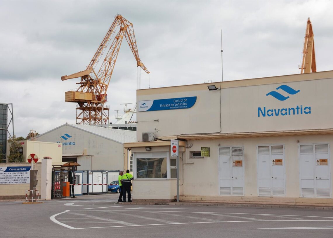 Archivo - Vista exterior de la entrada de los astilleros de Navantia en Cádiz.ROCÍO RUZ/EUROPA PRESS - Archivo