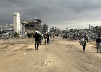 Palestinos desplazados al este de la ciudad de Jan Yunis, en el sur de la Franja de Gaza, en medio del alto el fuego pactado entre Israel y Hamás (archivo)Europa Press/Contacto/Tariq Mohammad