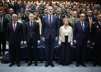 El rey Felipe VI preside, acompañado por el ministro de Interior, Fernando Grande-Marlaska, preside el aniversario del TEDAX- NRBQ y de la Unidad Central de Ciberdelincuencia de la Policía Nacional, a 17 de noviembre de 2025, en Madrid (España).Alejandro Martínez Vélez - Europa Press