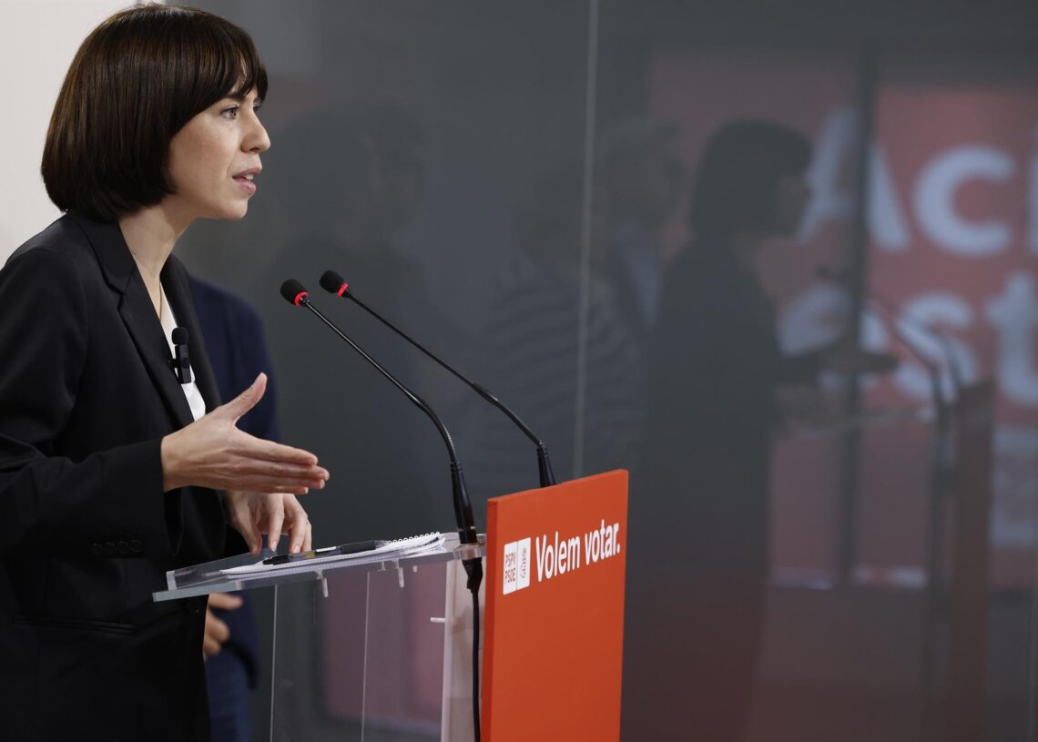 La ministra de Ciencia, Innovación y Universidad y secretaria general del PSPV-PSOE, Diana Morant, durante una reuda de prensa tras la Comisión Ejecutiva Nacional de los socialistas valencianos, a 3 de noviembre de 2025, en Valencia, Comunidad Valenciana Rober Solsona - Europa Press