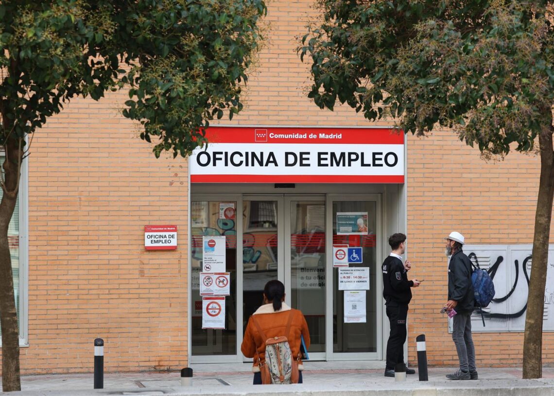 Archivo - Exterior de una oficina del SEPE.Marta Fernández Jara - Europa Press - Archivo