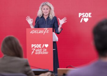La portavoz del PSOE, Montse Mínguez, en una rueda de prensa en Ferraz.EVA ERCOLANESE