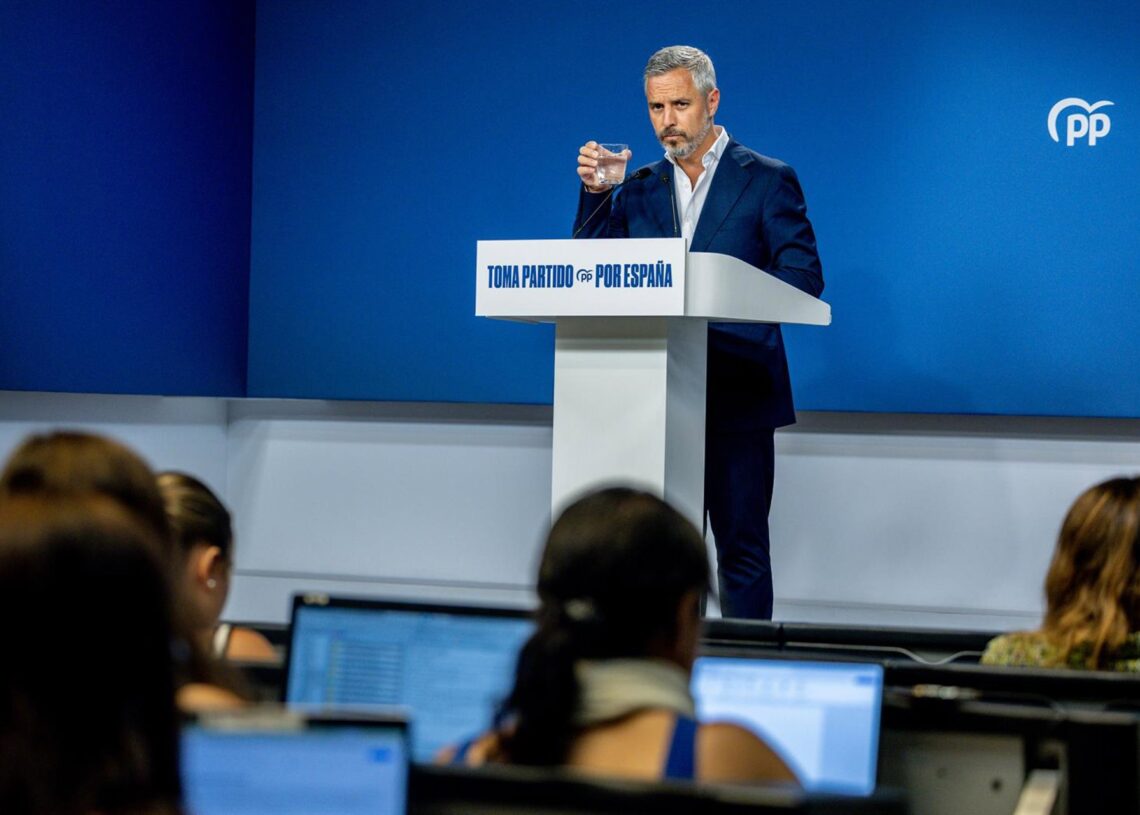 Archivo - El vicesecretario de Hacienda, Vivienda e Infraestructuras del PP, Juan Bravo, durante una rueda de prensa, en la sede del PP, a 11 de agosto de 2025, en Madrid (España). Ricardo Rubio - Europa Press - Archivo