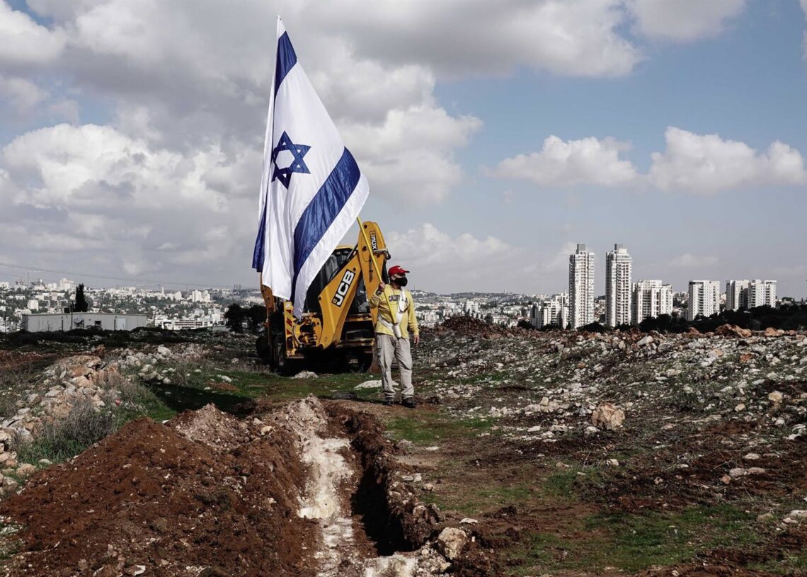 Archivo - Un israelí en un asentamiento de Jerusalén EsteNIR ALON / ZUMA PRESS / CONTACTOPHOTO - Archivo