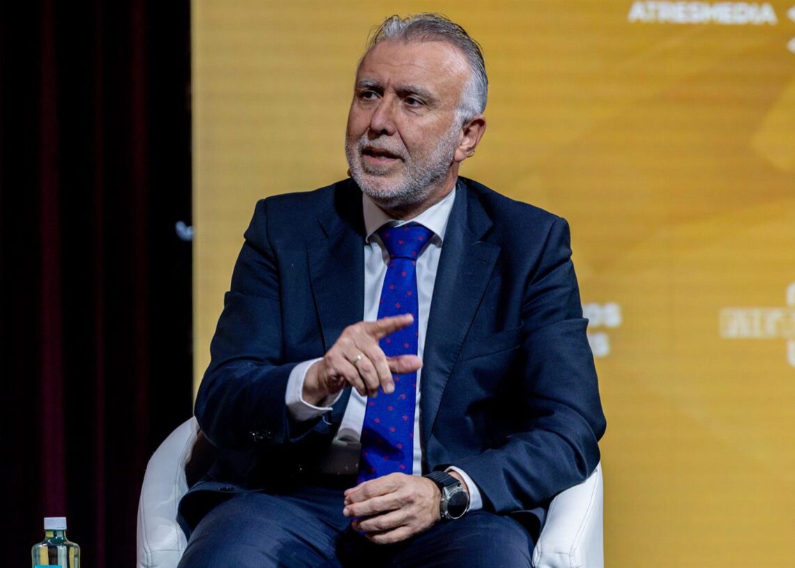 El ministro de Política Territorial y Memoria Democrática, Ángel Víctor Torres, interviene durante el foro Metafuturo 2025, en el Ateneo de Madrid, a 17 de noviembre de 2025, en Madrid (España). Ricardo Rubio - Europa Press