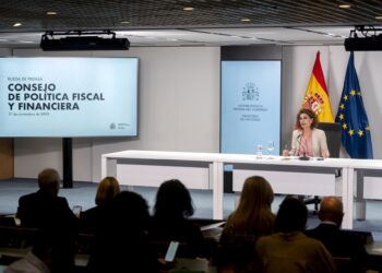 La vicepresidenta primera y ministra de Hacienda, María Jesús Montero, durante una rueda de prensa tras la reunión del Consejo de Política Fiscal y Financiera (CPFF), en el Ministerio de Hacienda, a 17 de noviembre de 2025, en Madrid (España). Durante la Alberto Ortega - Europa Press
