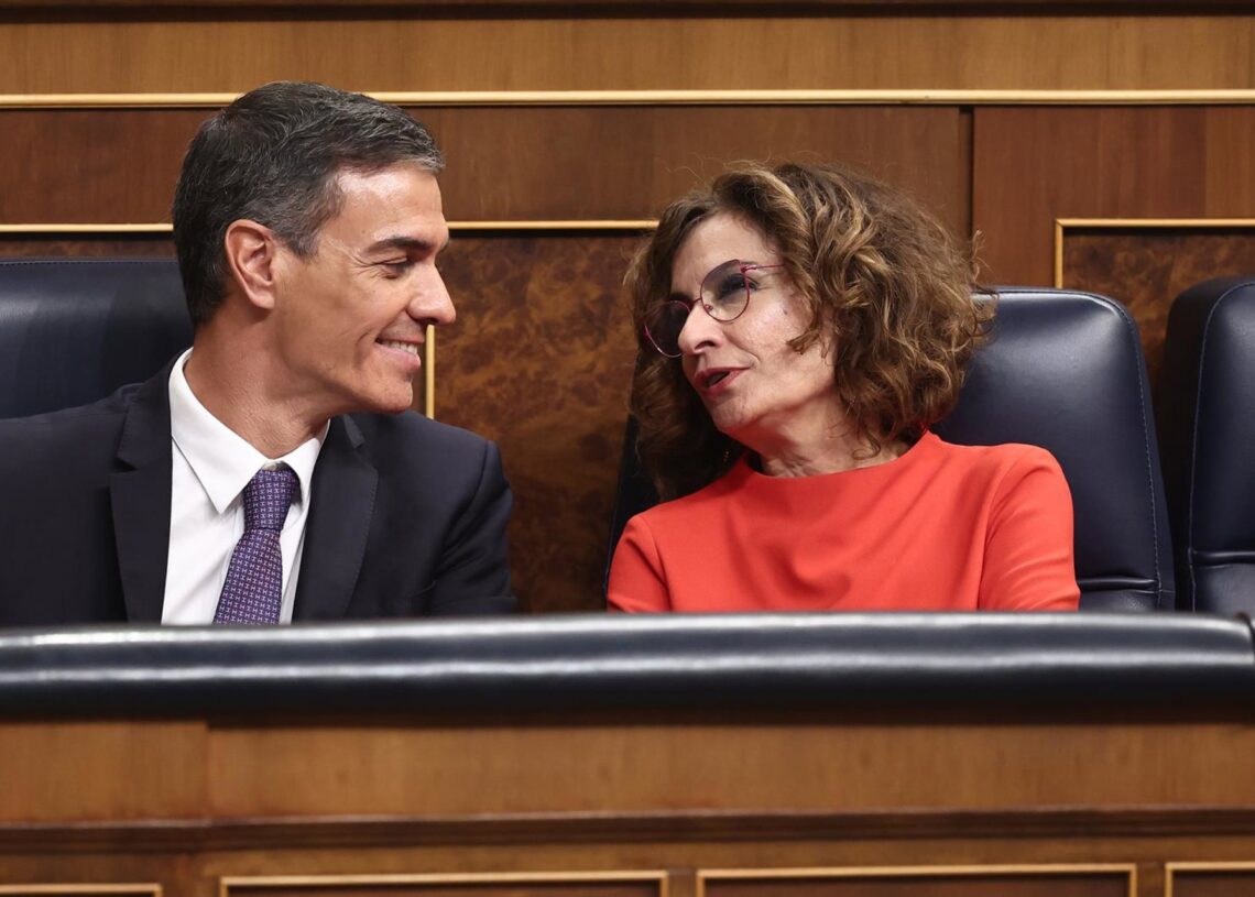 El presidente del Gobierno, Pedro Sánchez, y la vicepresidenta primera y ministra de Hacienda, María Jesús MonteroEduardo Parra - Europa Press